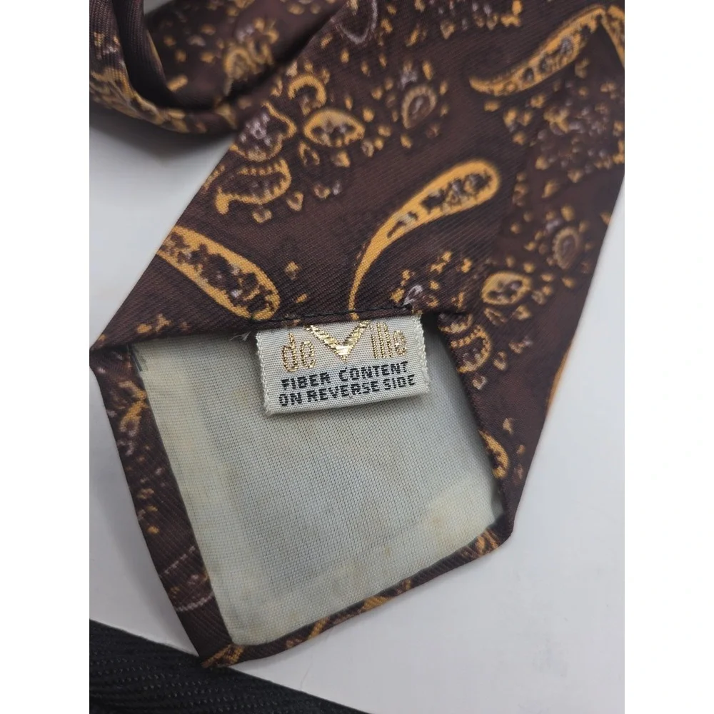 Vtg Deville Cravats Rockabilly Necktie Slim Brown Gold Paisley 1950s 2.25x53in